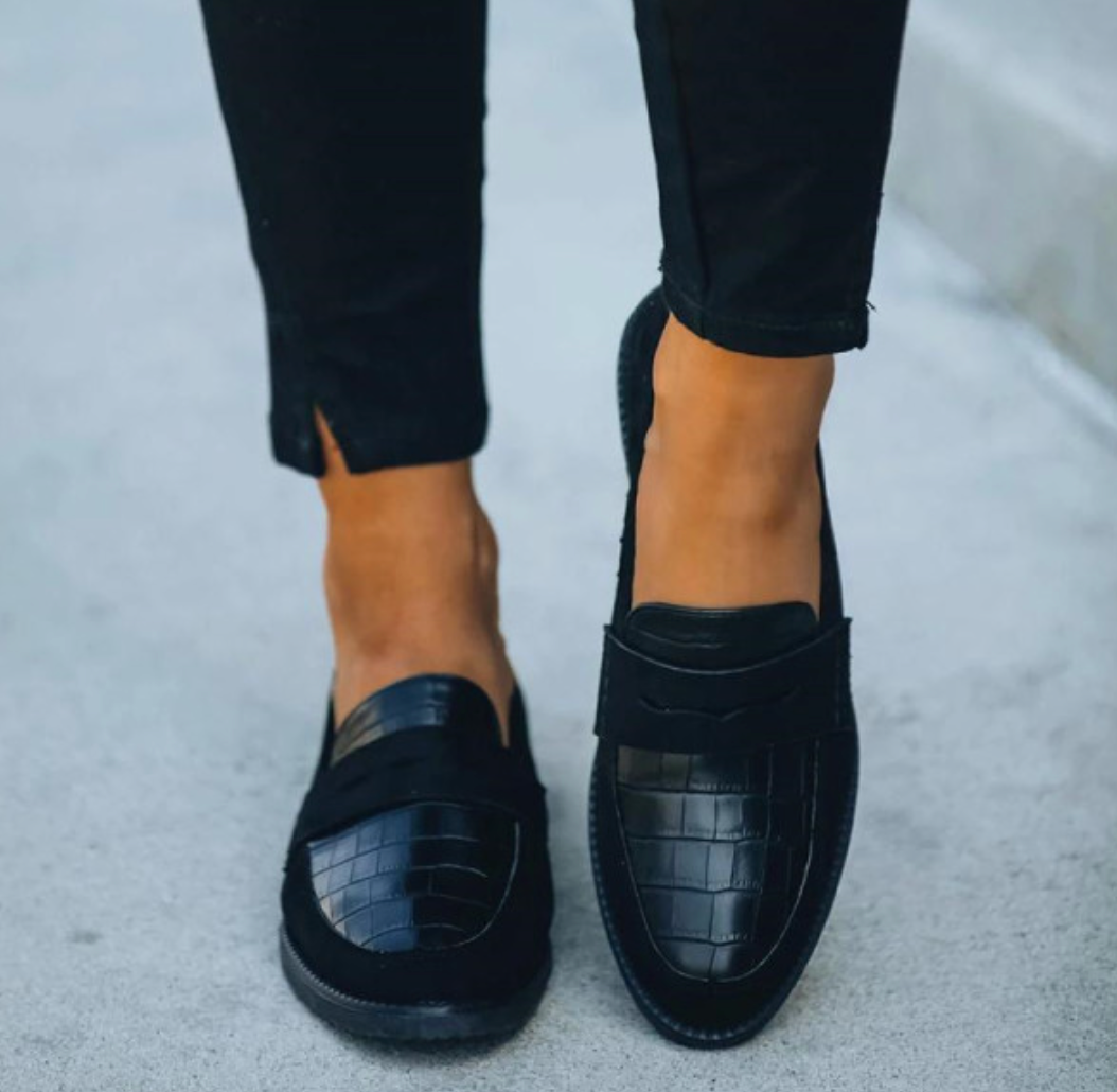 Chic Black Leather Loafers for Women - Timeless Design, All-Season Comfort