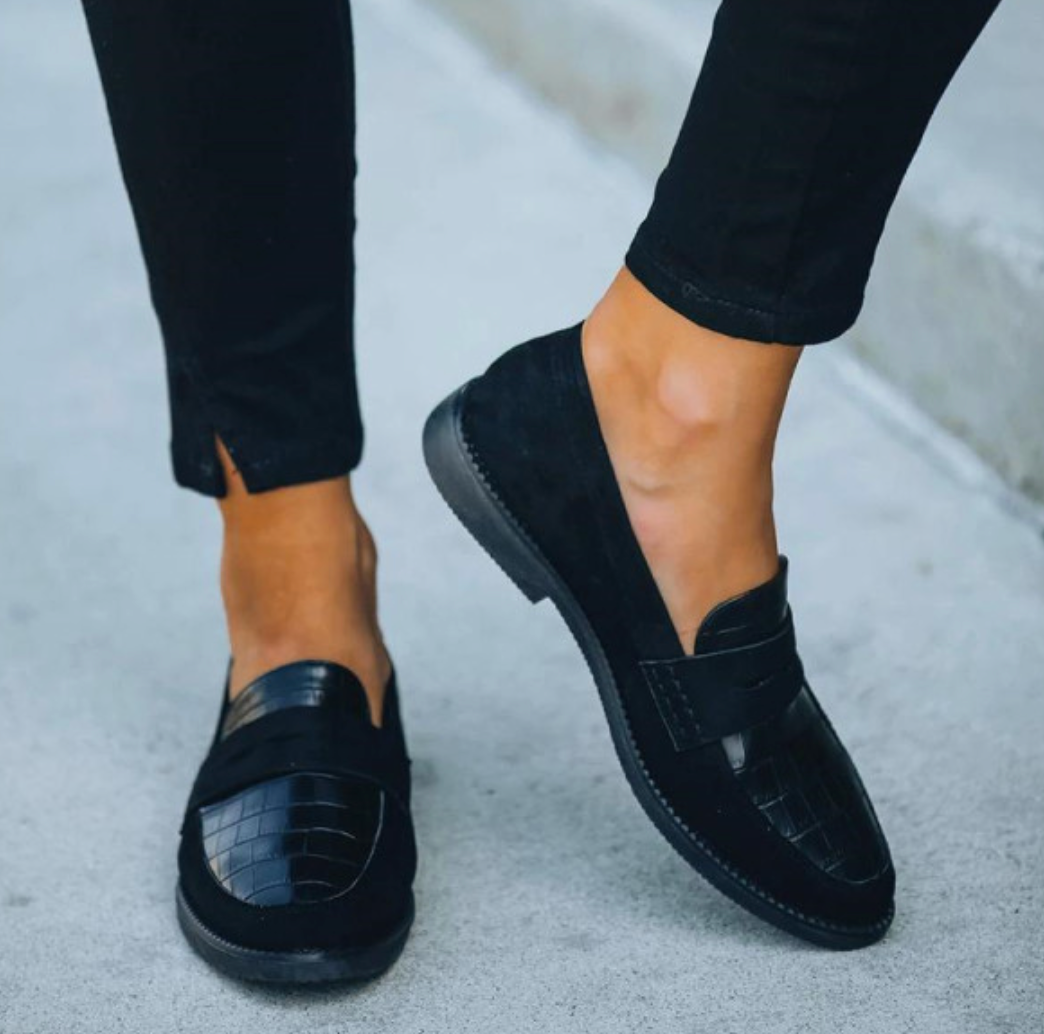 Chic Black Leather Loafers for Women - Timeless Design, All-Season Comfort